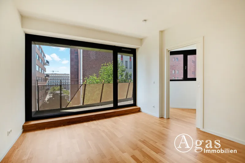 Tolle und helle 2 Zimmer Wohnung mit ca. 54m², EBK und Balkon mit Gartenblick in Berlin-Mitte! — photo 1